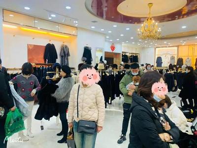 寒潮来袭，貂皮大衣成消费新宠 五星皮革城销售火热探访